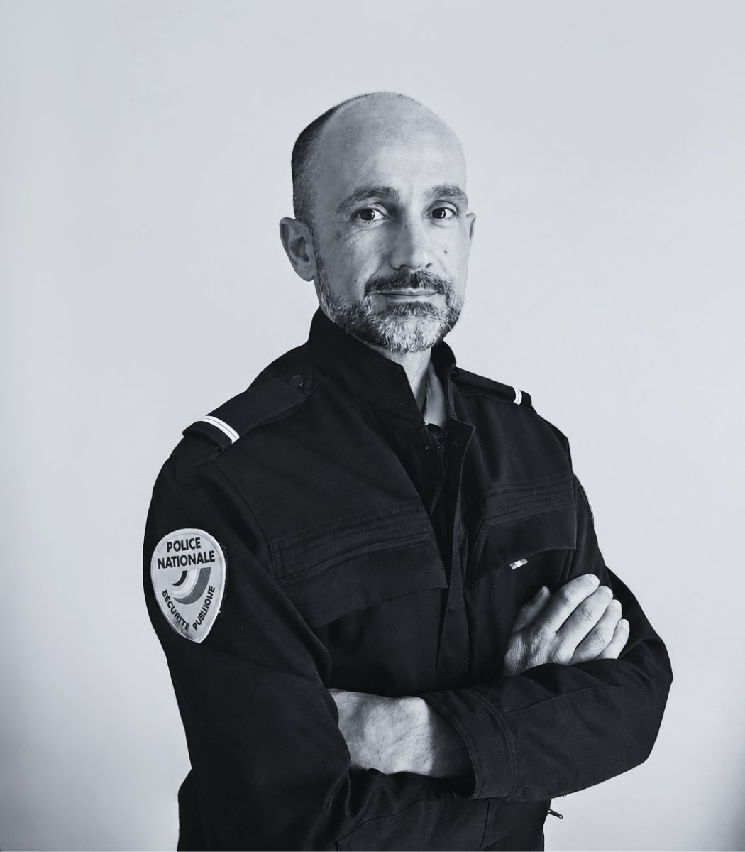 Pierre-Yves Pengam en uniforme de la Police nationale